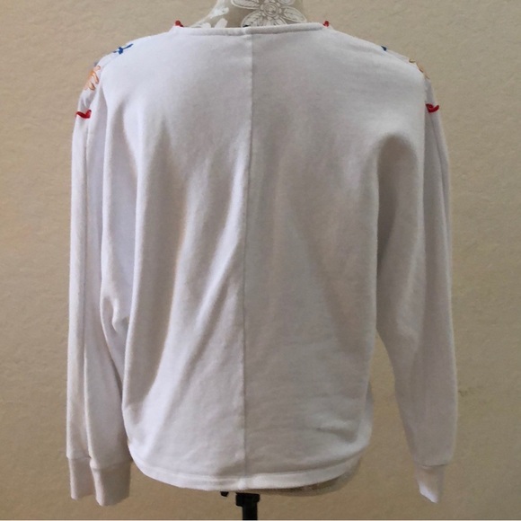 Beautiful floral embroidered white sweatshirt top from Zara - Picture 7 of 10